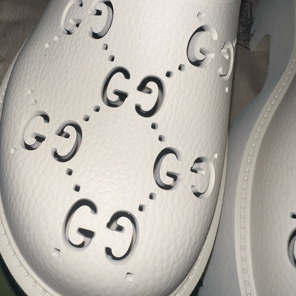 Gucci Women's Rubber GG Mules Sz 38 - Picture 4 of 5